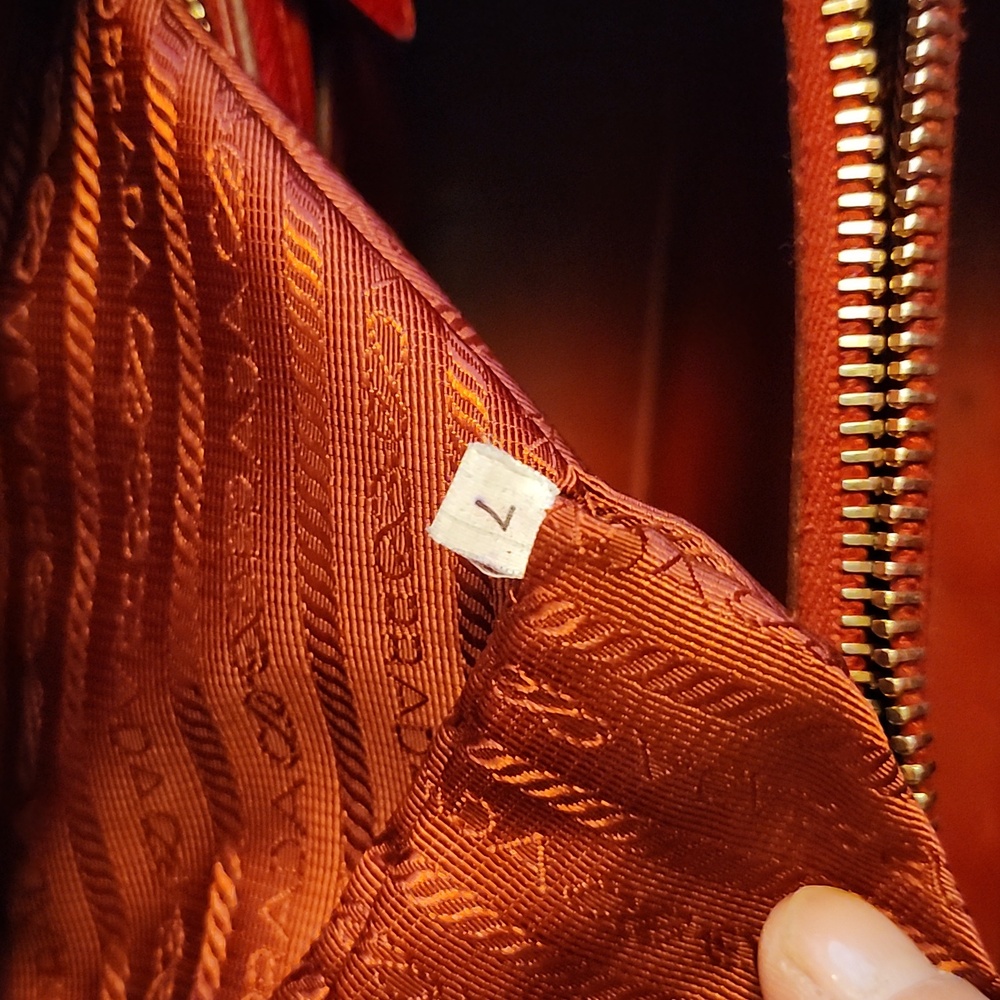 💯Authentic Red Prada Cuir Promenade Front Zip Tote Saffiano Leather Large - Picture 5 of 10